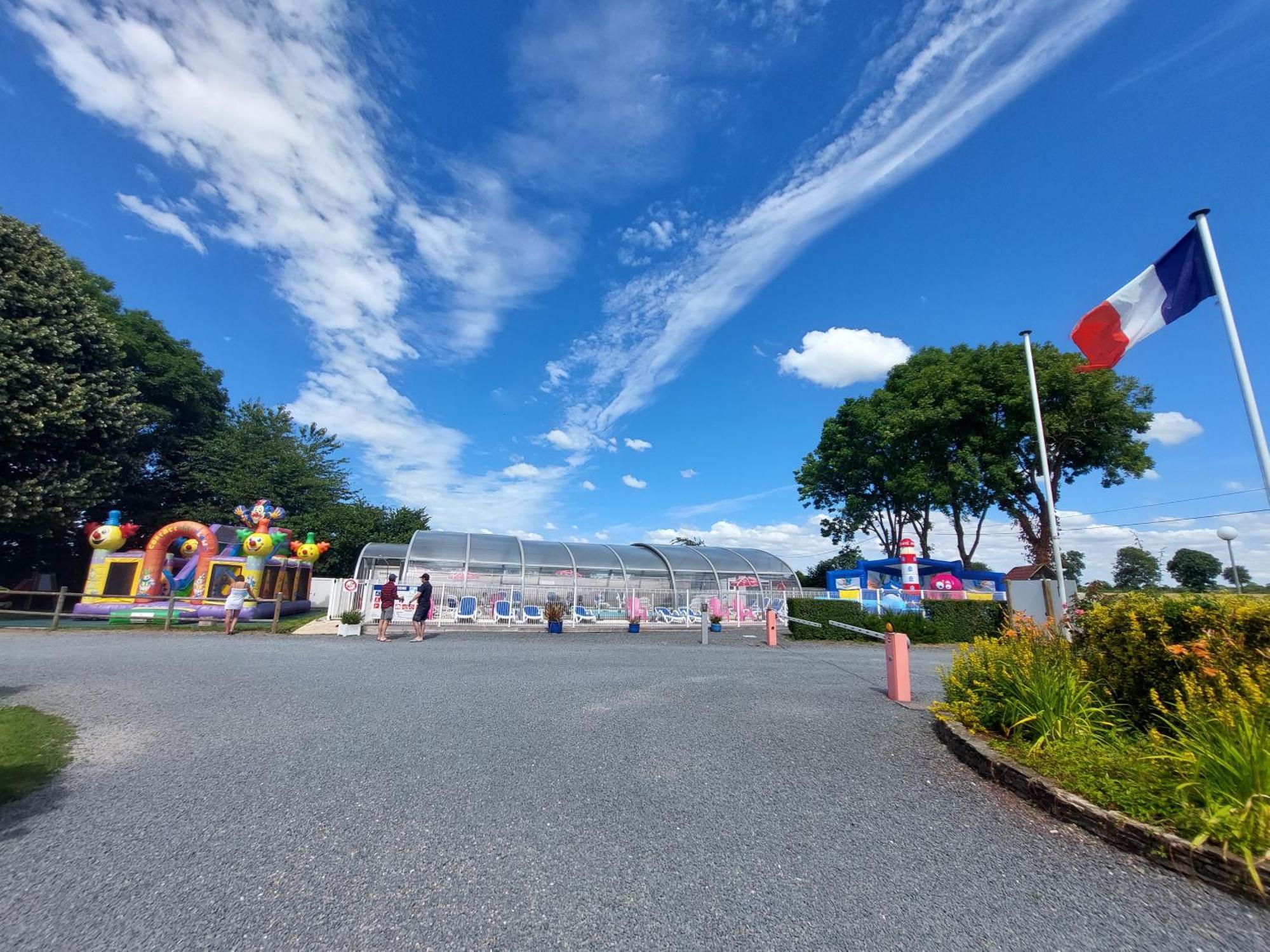 Camping Le Clos De Balleroy Esterno foto