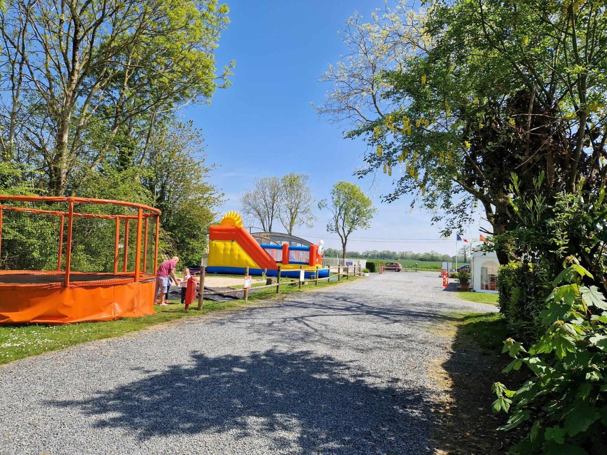 Camping Le Clos De Balleroy Esterno foto