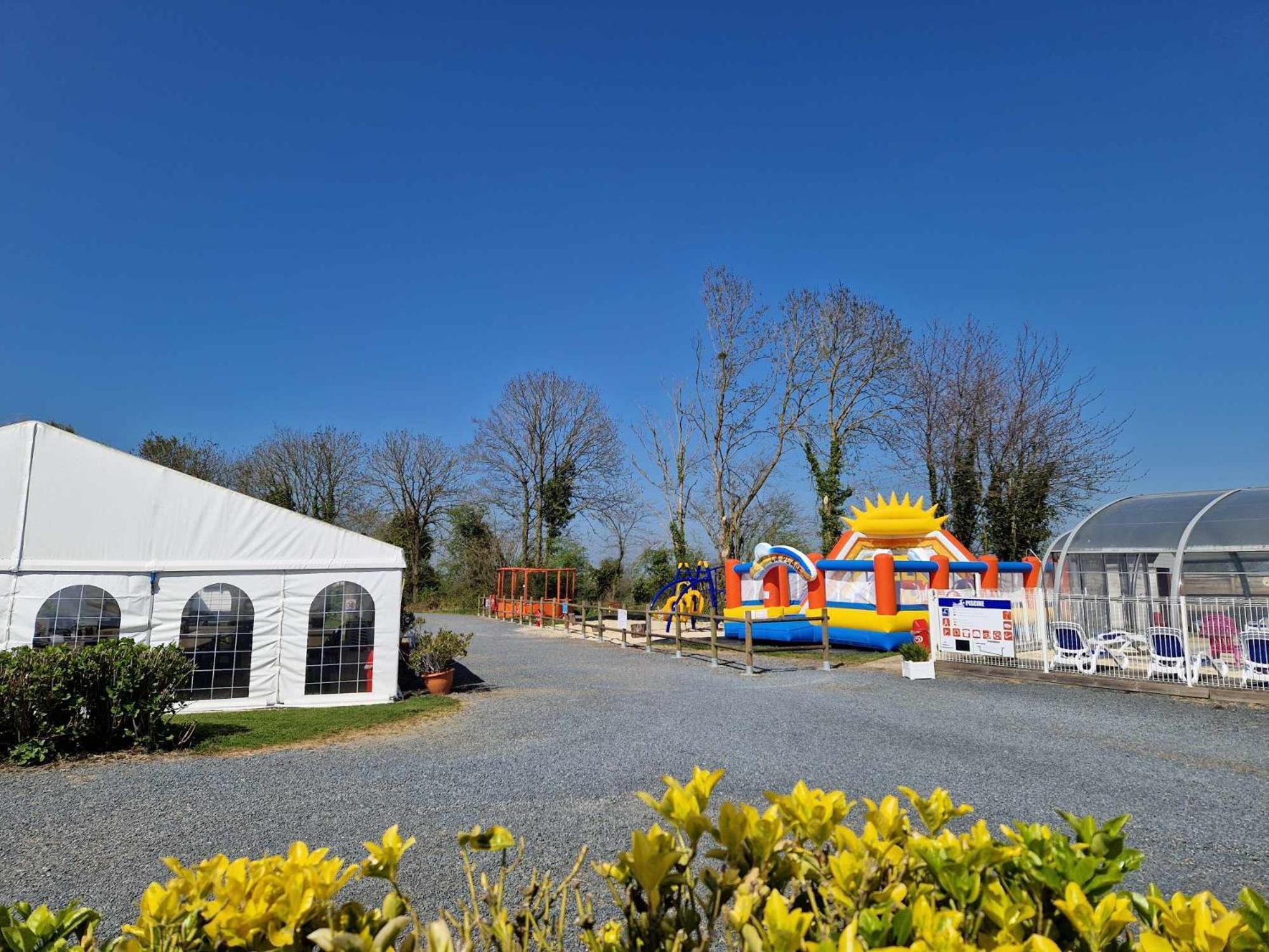 Camping Le Clos De Balleroy Esterno foto