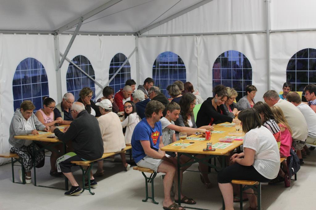 Camping Le Clos De Balleroy Esterno foto