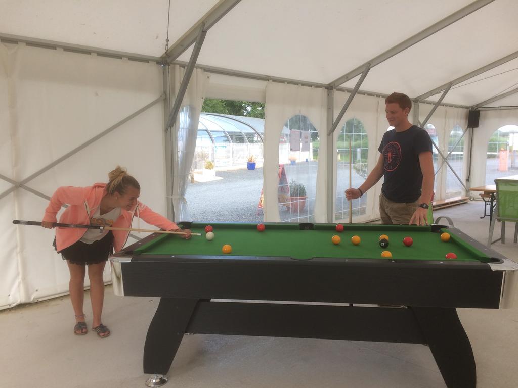 Camping Le Clos De Balleroy Esterno foto