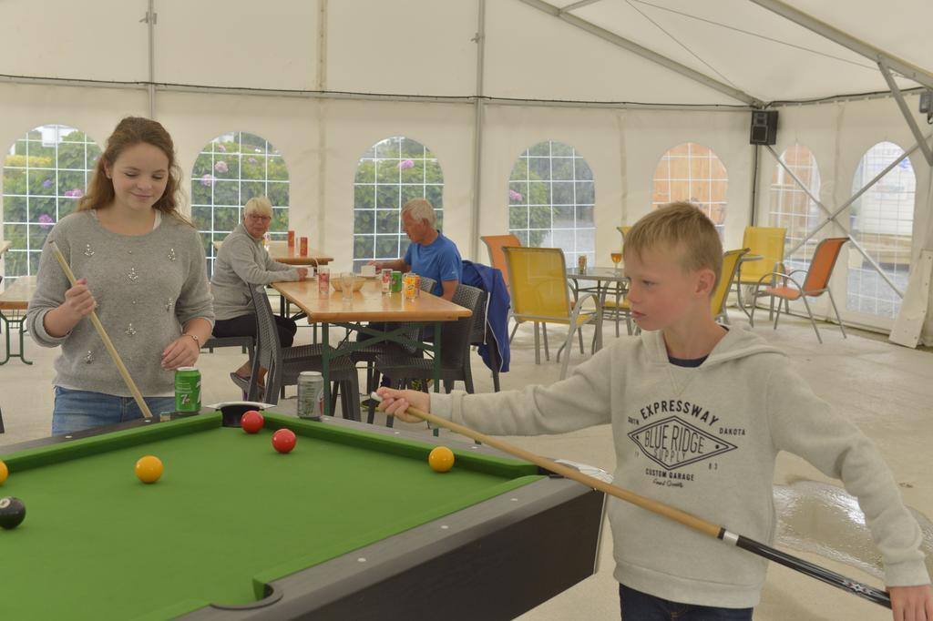 Camping Le Clos De Balleroy Esterno foto