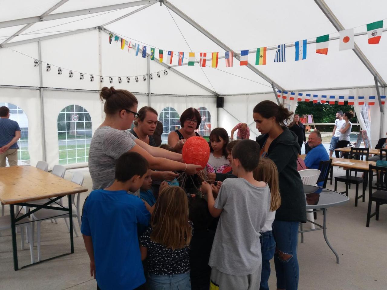 Camping Le Clos De Balleroy Esterno foto