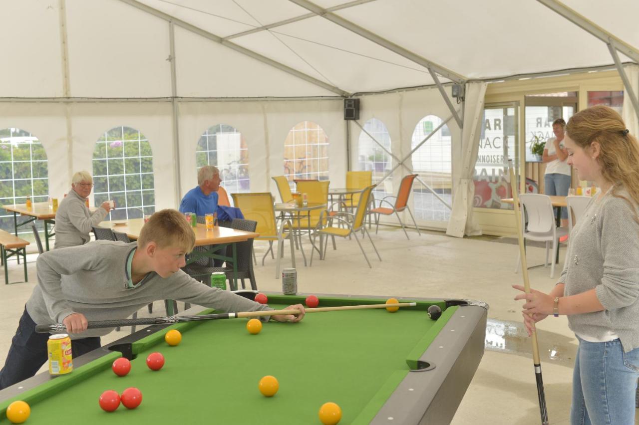 Camping Le Clos De Balleroy Esterno foto