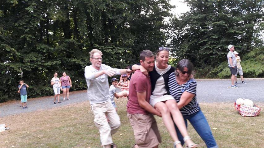 Camping Le Clos De Balleroy Esterno foto